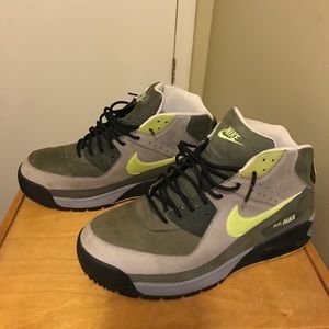 Nike AirMax boots size 10half